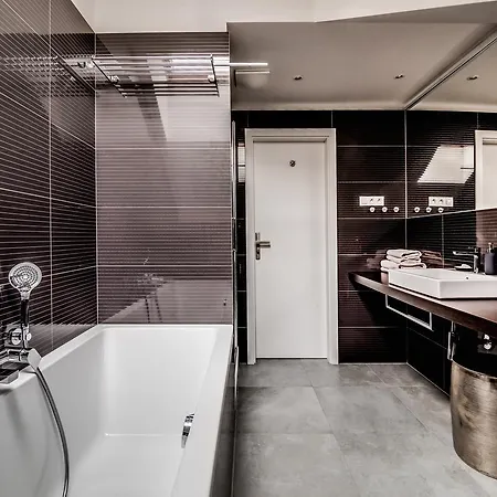 Amavi Mostecka Apartments 아파트 *