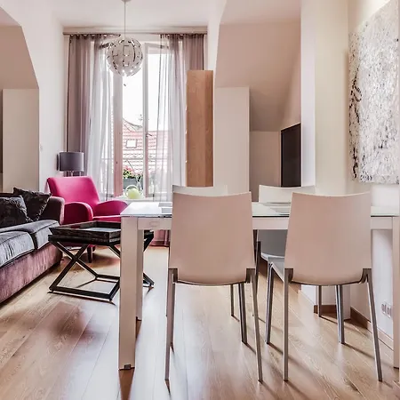 아파트 Amavi Mostecka Apartments *